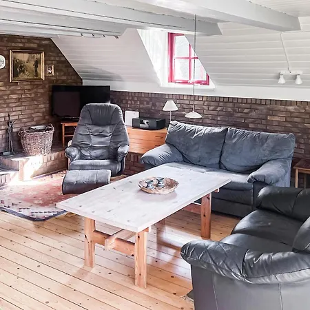 3 Bedroom Lovely In Henne Casa vacanze Henne Strand